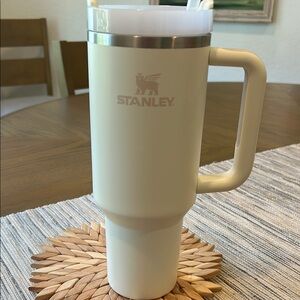 Stanley Cream Insulated Dining Mug with Ergonomic Handle